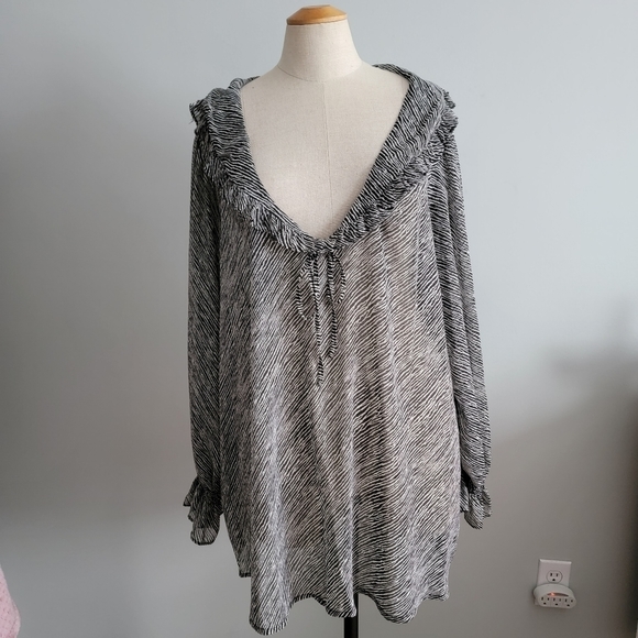 Ruffle Collared Deep V Long Sleeve Blouse Plus Size - Picture 4 of 10